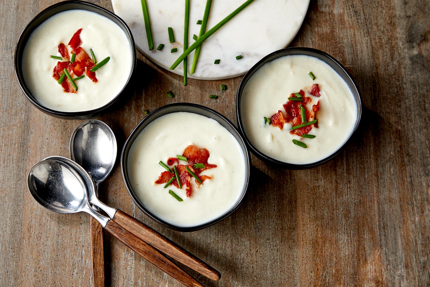 Creamy Roasted Garlic Cauliflower Soup