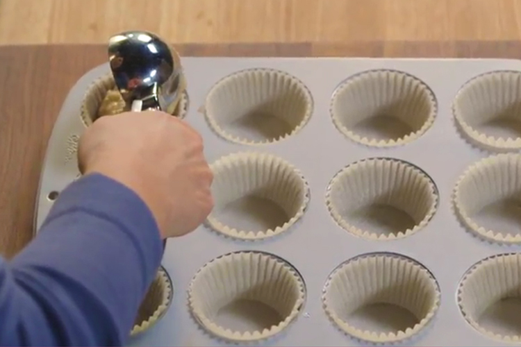 How to Use an Ice-Cream Scoop to Fill Cupcake Liners