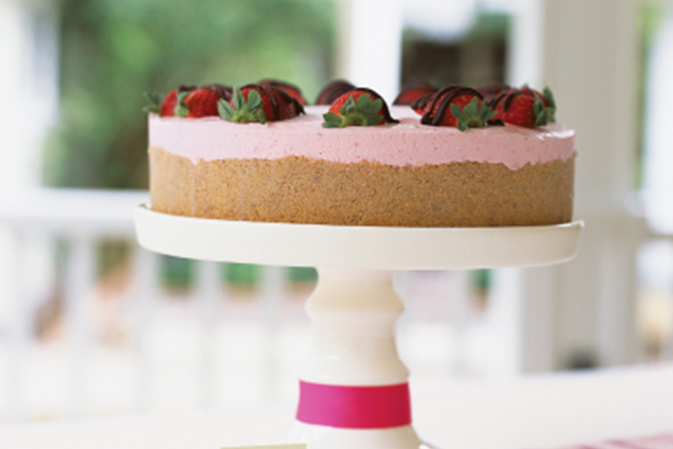 No-Bake Strawberry Cream Cake