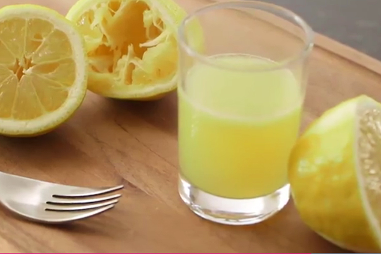 How to Juice a Lemon without a Juicer