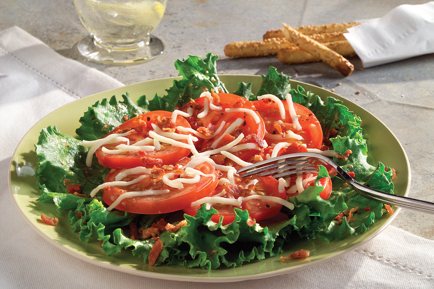 Classic Bacon, Lettuce & Sliced Tomato Salad - My Food And Family