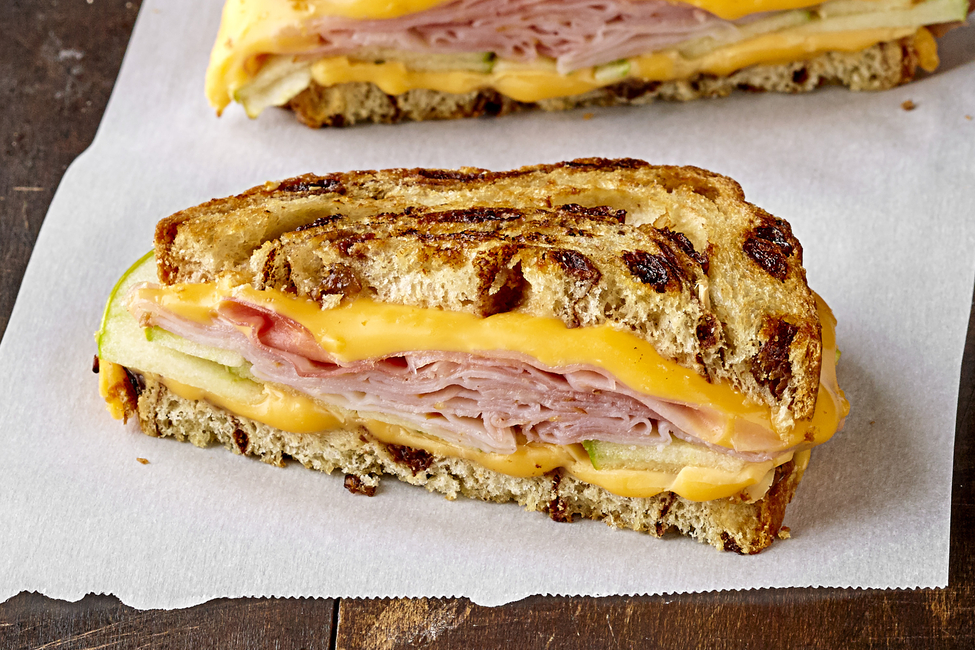 Grilled Cheese with Ham and Apples